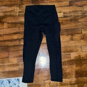 Black fabletics leggings cropped